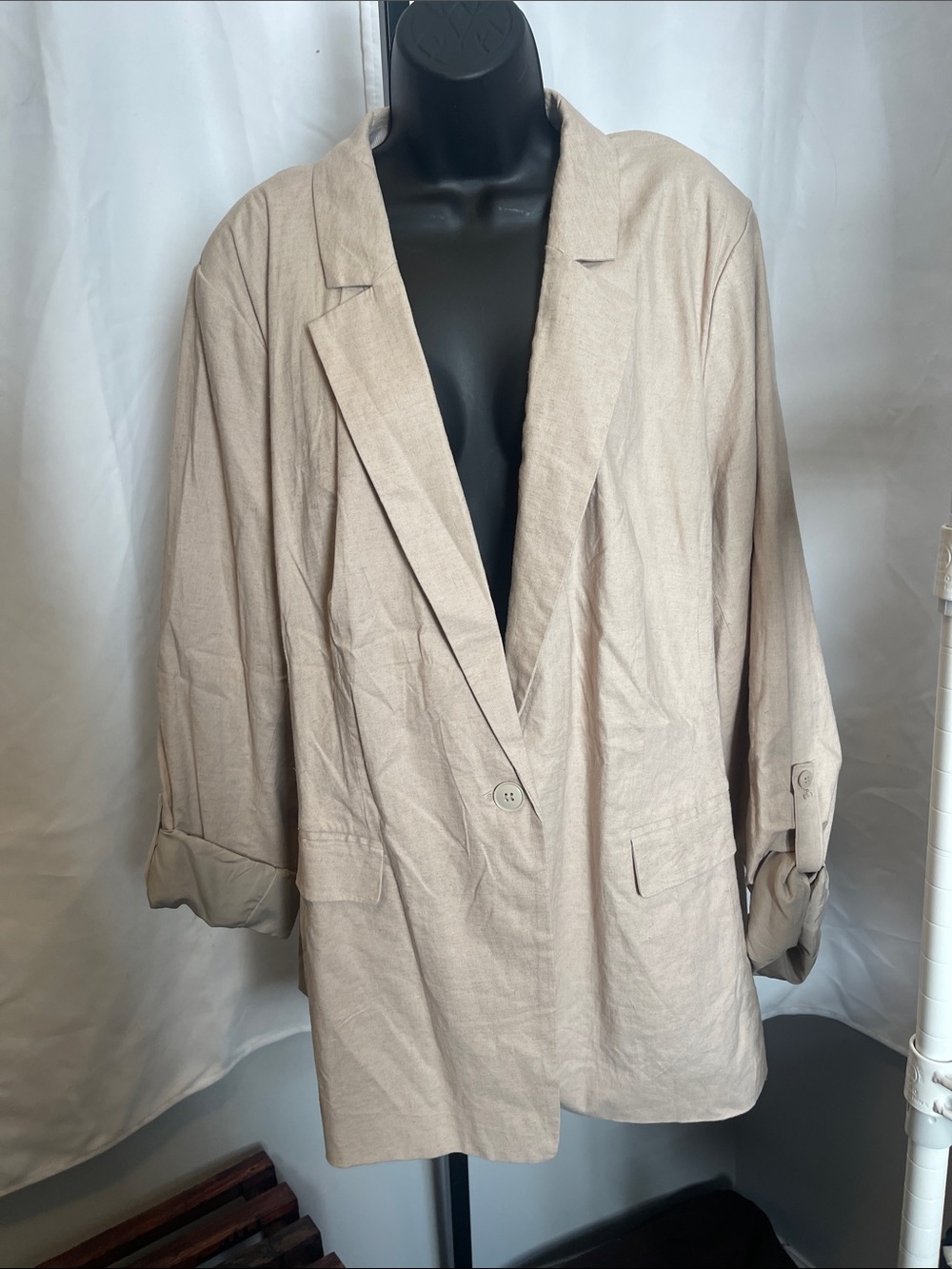 Layne Bryant women’s Beige Linen-Blend Relaxed Blazer